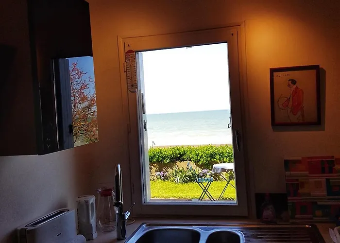 Apartment : Moderne 4/5 Pieces, Acces Plage, 8 Pers, Jardin Et Terrasse, Parking, Wifi - Fr-1-487-304 Cabourg